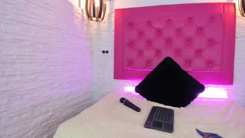 Snapshot of mia__099 chatting on January 29, 2025, 2:19 am Mia Blonde online show from January 29, 2025, 2:19 am