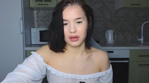 Mia online show from February 26, 2025, 9:48 pm