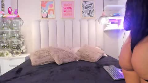 mia__bailey_ online show from May 27, 2026, 3:03 am