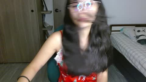 Mia online show from April 12, 2026, 5:12 am