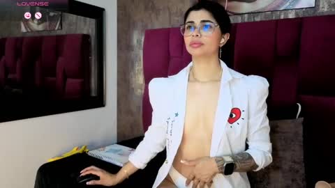 Mia online show from March 27, 2026, 12:27 pm