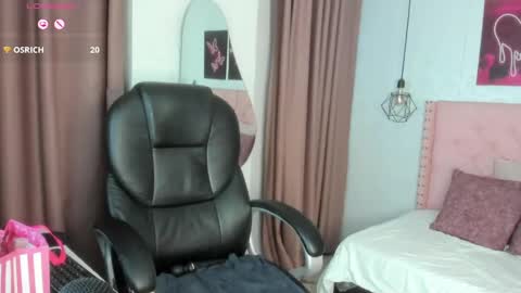 Mia online show from May 11, 2026, 7:11 pm