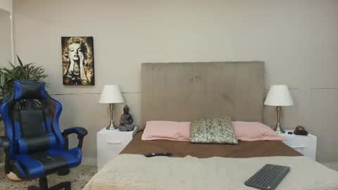 Snapshot of mia__zoe chatting on May 24, 2026, 3:22 am Mia Zoe online show from May 24, 2026, 3:22 am