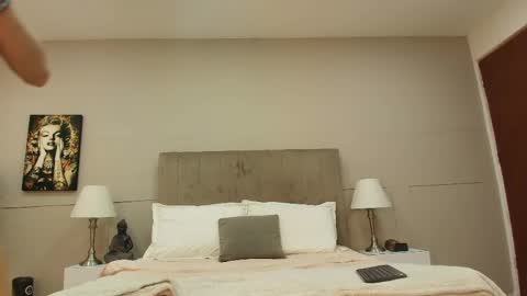 Snapshot of mia__zoe chatting on May 27, 2026, 3:25 am Mia Zoe online show from May 27, 2026, 3:25 am