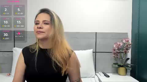 Snapshot of mia_amber_ chatting on July 17, 2026, 3:02 am mia_amber_ online show from July 17, 2026, 3:02 am