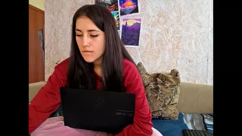 Snapshot of mia_beauti_live chatting on April 20, 2026, 11:24 am mia_beauti_live online show from April 20, 2026, 11:24 am