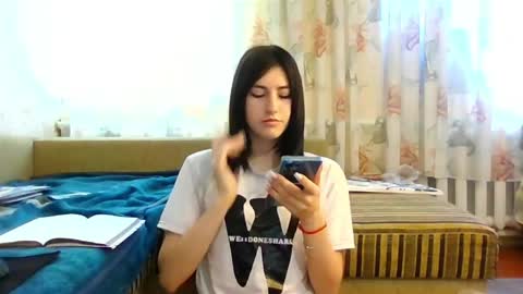 Snapshot of mia_beauti_live chatting on June 3, 2026, 9:12 am mia_beauti_live online show from June 3, 2026, 9:12 am