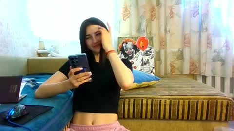 Snapshot of mia_beauti_live chatting on June 4, 2026, 10:10 am mia_beauti_live online show from June 4, 2026, 10:10 am