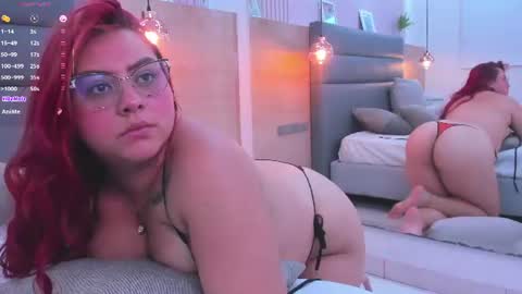 Snapshot of mia_blumm_ chatting on June 11, 2026, 12:32 am Mia online show from June 11, 2026, 12:32 am