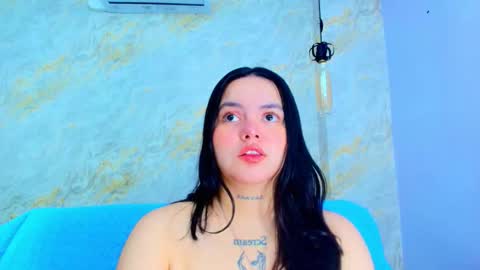 Mia  online show from January 11, 2026, 12:10 pm