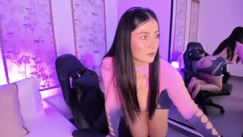 Snapshot of mia_collins96 chatting on July 7, 2026, 2:25 am M I A online show from July 7, 2026, 2:25 am