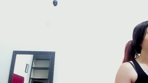 mia online show from October 6, 2025, 11:40 am