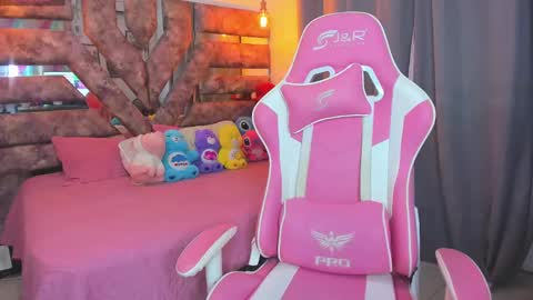 Mia online show from January 5, 2025, 2:49 am