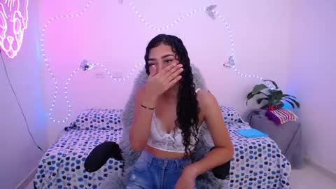 mia_cute_girl online show from June 2, 2026, 12:18 pm