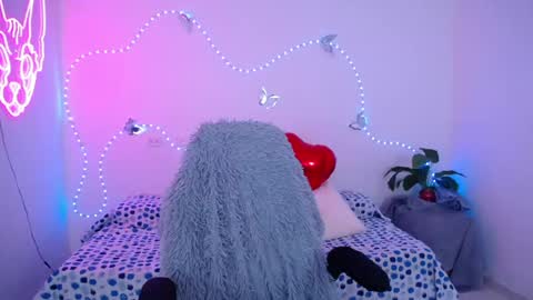 mia_cute_girl online show from June 4, 2026, 12:00 pm
