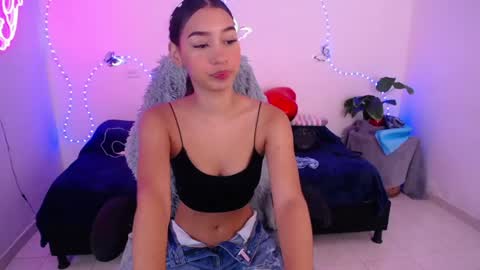 mia_cute_girl online show from June 7, 2026, 12:20 pm