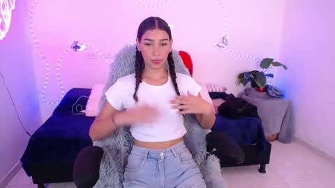 mia_cute_girl online show from June 8, 2026, 12:16 pm