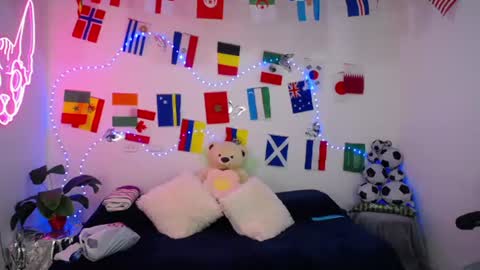 mia_cute_girl online show from June 11, 2026, 12:25 pm