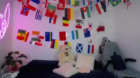 mia_cute_girl online show from June 23, 2026, 12:25 pm