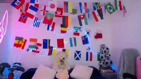mia_cute_girl online show from June 27, 2026, 11:59 am