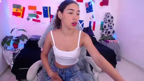 mia_cute_girl online show from June 30, 2026, 1:12 pm
