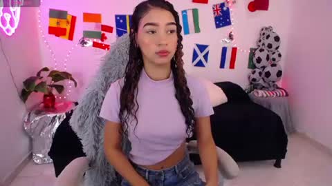 mia_cute_girl online show from July 12, 2026, 12:18 pm