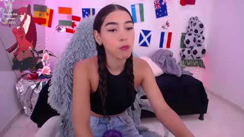 mia_cute_girl online show from July 16, 2026, 12:22 pm