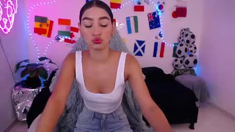 mia_cute_girl online show from July 20, 2026, 12:07 pm