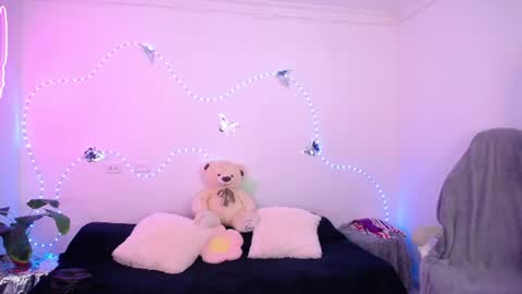 mia_cute_girl online show from July 23, 2026, 12:03 pm