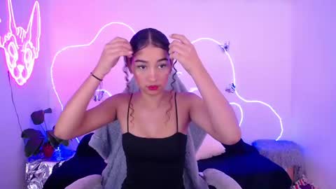 mia_cute_girl online show from July 26, 2026, 12:12 pm