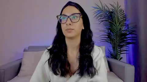Sarah Luna online show from April 28, 2026, 11:26 am