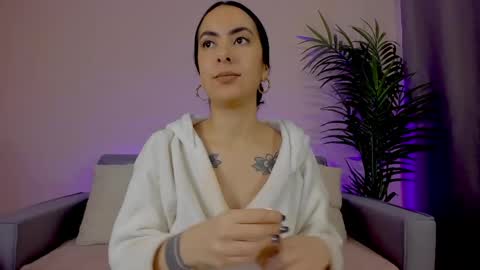 Sarah Luna online show from April 30, 2026, 12:11 pm