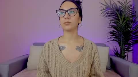 Sarah Luna online show from May 4, 2026, 12:12 pm
