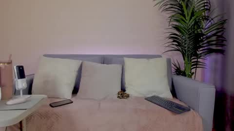 Sarah Luna online show from May 9, 2026, 12:10 pm