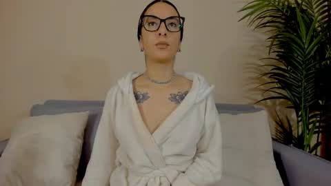 Sarah Luna online show from May 10, 2026, 12:54 pm