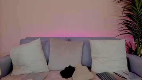 Sarah Luna online show from May 13, 2026, 1:30 pm