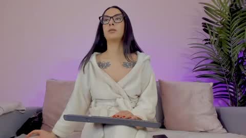 Sarah Luna online show from May 18, 2026, 12:22 pm
