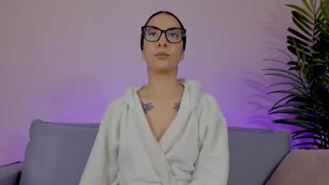 Sarah Luna online show from May 19, 2026, 12:33 pm