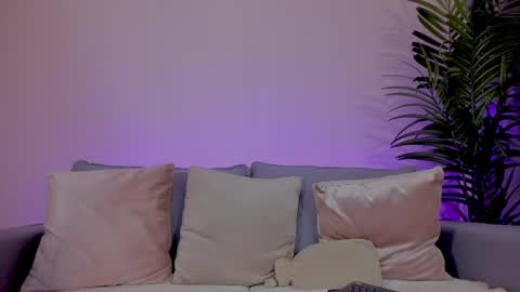 Sarah Luna online show from May 20, 2026, 12:11 pm