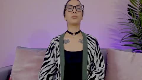 Sarah Luna online show from May 22, 2026, 1:28 pm