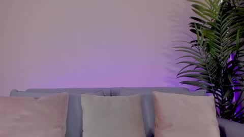 Sarah Luna online show from May 25, 2026, 1:50 pm