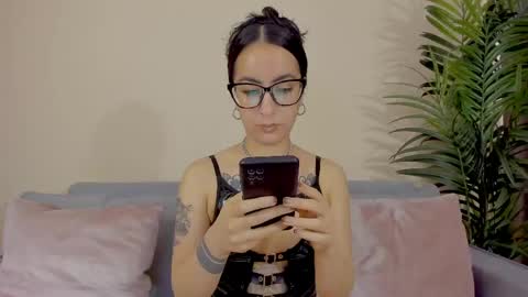 Sarah Luna online show from June 3, 2026, 2:19 pm