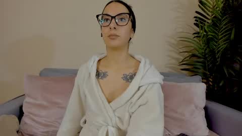 Sarah Luna online show from June 5, 2026, 11:38 am