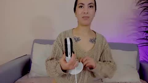 Sarah Luna online show from June 17, 2026, 1:23 pm