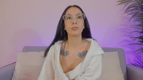 Sarah Luna online show from June 22, 2026, 1:19 pm