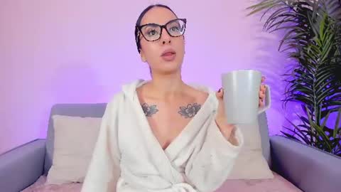 Sarah Luna online show from July 13, 2026, 2:20 pm