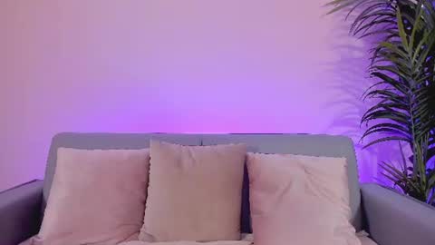 Sarah Luna online show from July 26, 2026, 8:05 pm