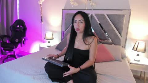 Snapshot of mia_davis__ chatting on May 28, 2026, 12:02 pm mia_davis__ online show from May 28, 2026, 12:02 pm