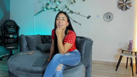 mia_davis__ online show from July 28, 2026, 2:13 pm