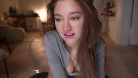 Snapshot of mia_dynasty chatting on November 28, 2025, 6:32 pm Mia online show from November 28, 2025, 6:32 pm